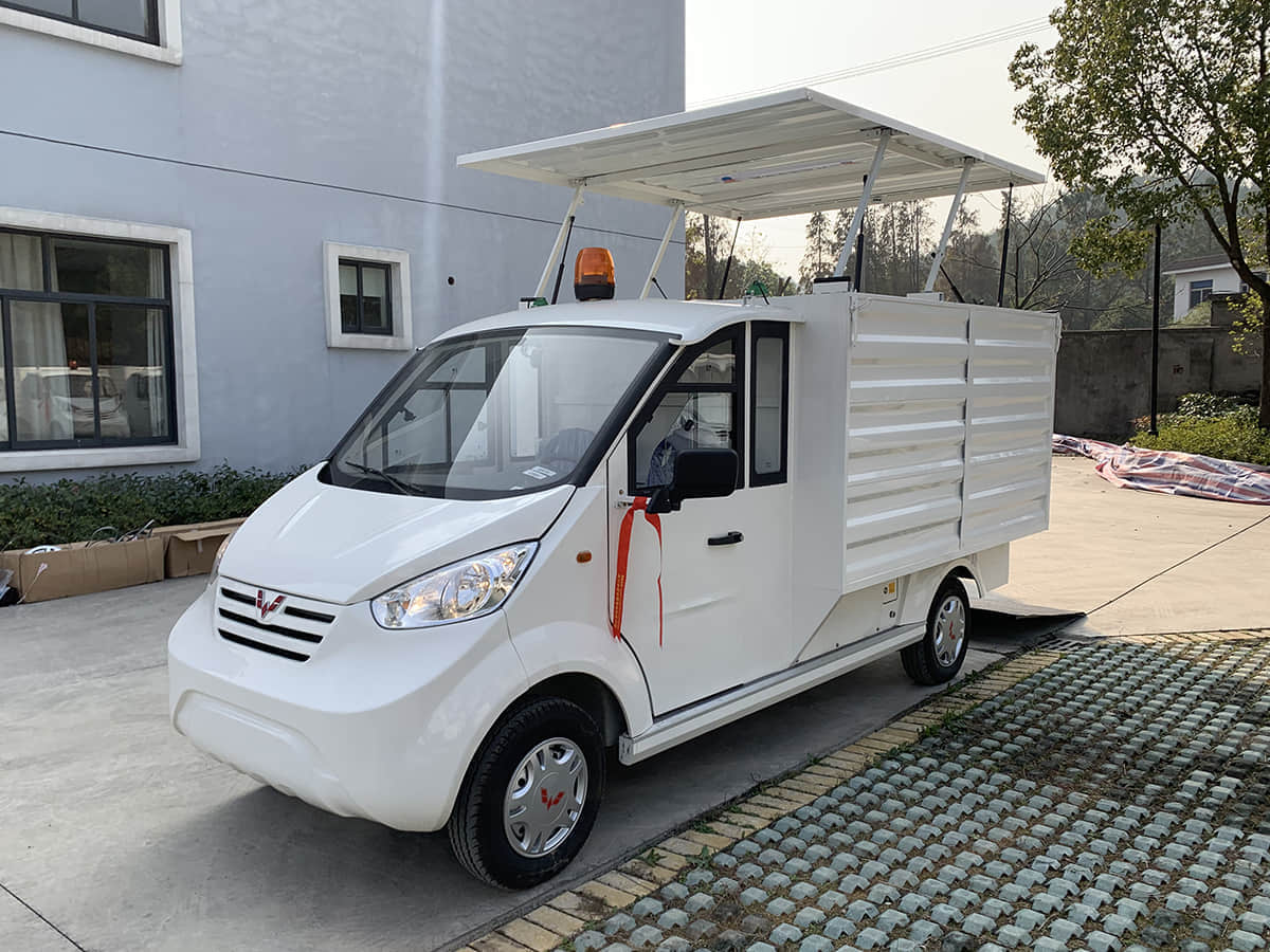 封闭电动环卫车