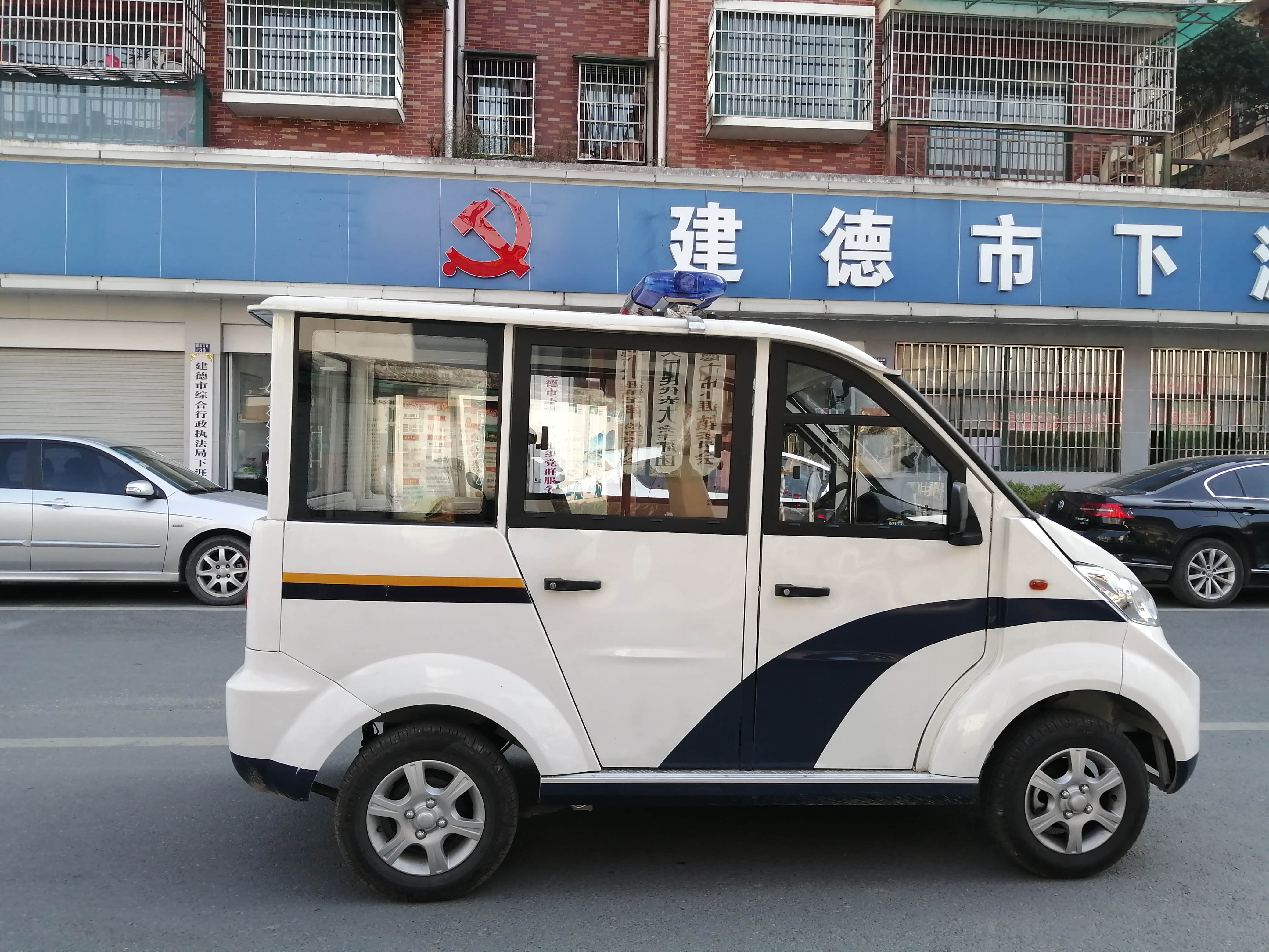 如何挑选电动巡逻车 售后服务的重要性你考虑过吗？-五菱