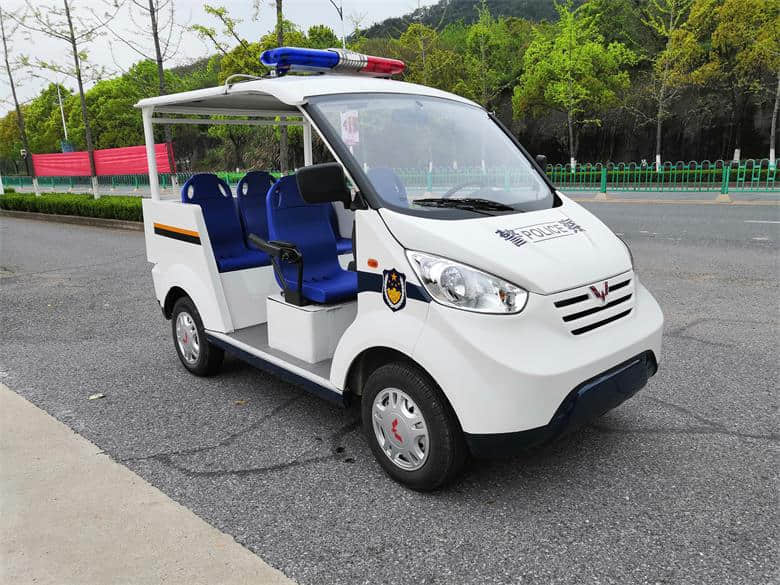 开放电动巡逻车多少钱-雷雨季节，在外巡逻要注意安全-五菱
