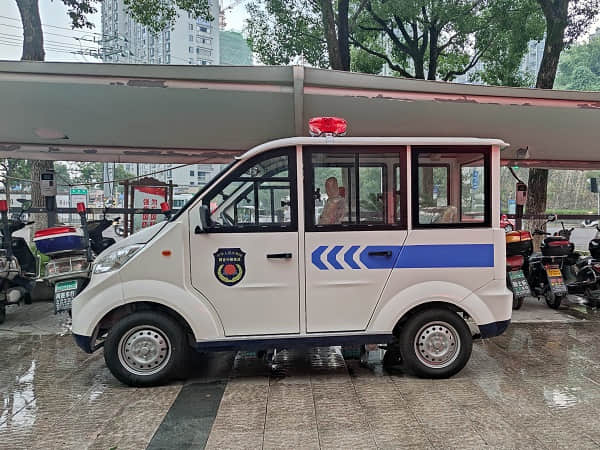 全封闭四轮电动车 全封闭四轮电动车