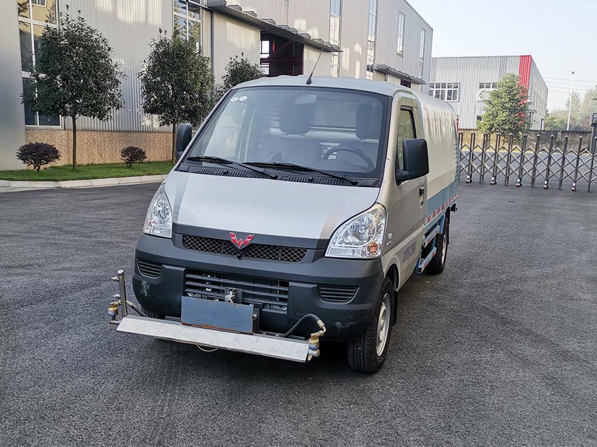 小型洒水车