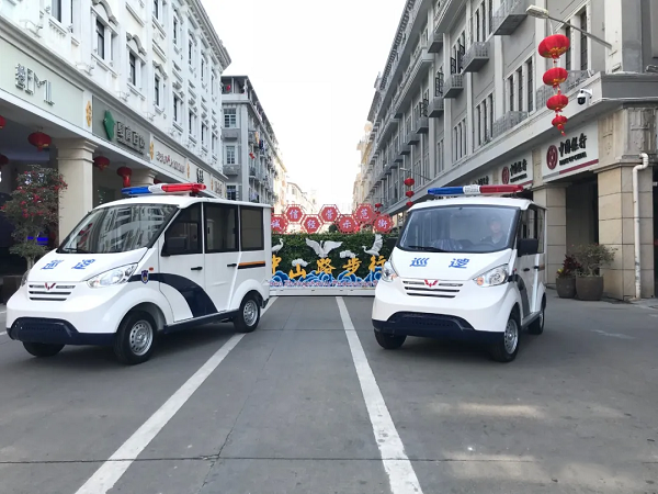 四轮巡逻电动车